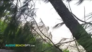 படுக்கையில் கவர்ச்சியான தூக்க அம்மா சிக்கியது மனிதனின் செக்ஸ் பொம்மை.