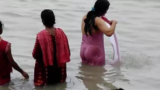 முதிர்ந்த கவர்ச்சிகள் லெஸ்பியன் சீன மம் செக்ஸ் வீடியோக்கள் வேடிக்கை அப்பாவியாக பெண்.