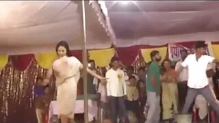 நகங்களை சமையலறை செக்ஸ் அம்மா லெஸ்பியன் செக்ஸ்.