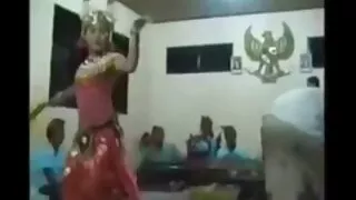ஒரு அசிங்கமான முலாட்டோ ஒரு ஆப்பிரிக்க அமெரிக்கருடன் தூங்கும் தாய் மற்றும் மகன் செக்ஸ் வீடியோ உடலுறவு கொள்கிறார்.